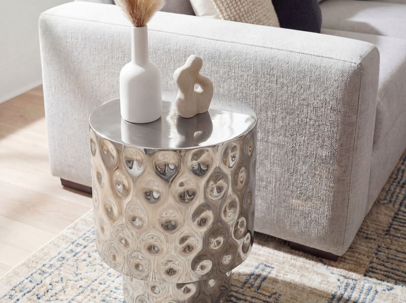 Melnor rundt sidebord 36 cm i aluminium - Sølv - Innredning - Lys & dufter - Lysestaker og lykter