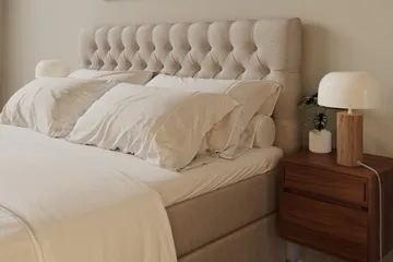 HVILA Lyx komplett sengesett 180x200 cm kontinentalseng med knappepolstret sengegavl - Lys beige - Møbler - Senger - Komplett sengepakke