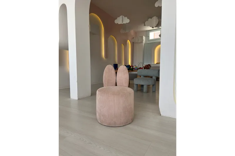 Tavsan Lenestol, Rosa