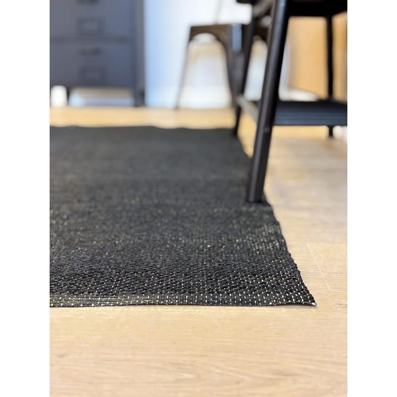 Plastteppe Hilma Plain - 70x200 cm, Svart - Tekstiler - Tepper & Matter - Moderne tepper - Wiltontepper